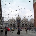 Venezia invasa dai turisti: il paradosso!