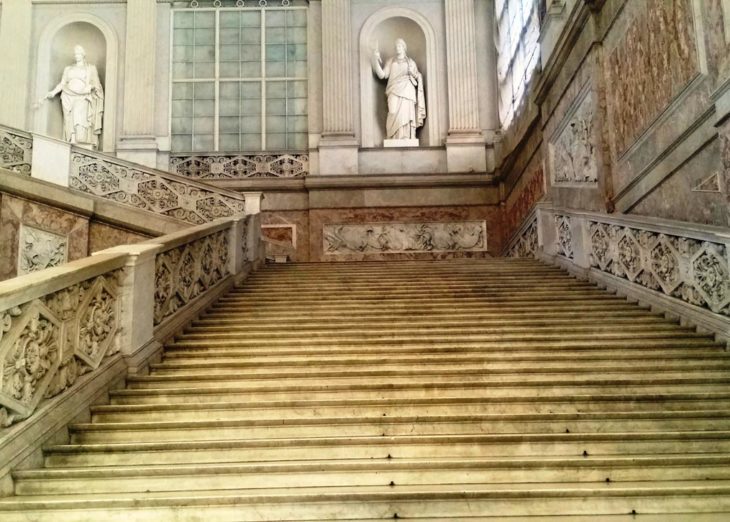 palazzo reale a Napoli
