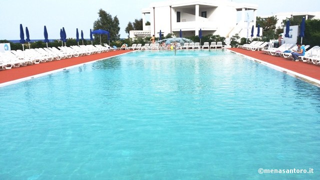 Piscina-Torre-Guaceto-Resort-Puglia