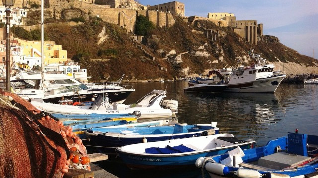 Procida-Barche-pescatori