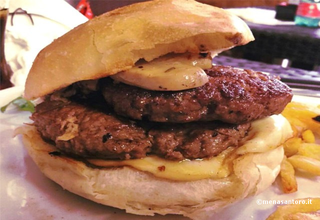 Pub-Six-and-Grill-Napoli-Hamburger